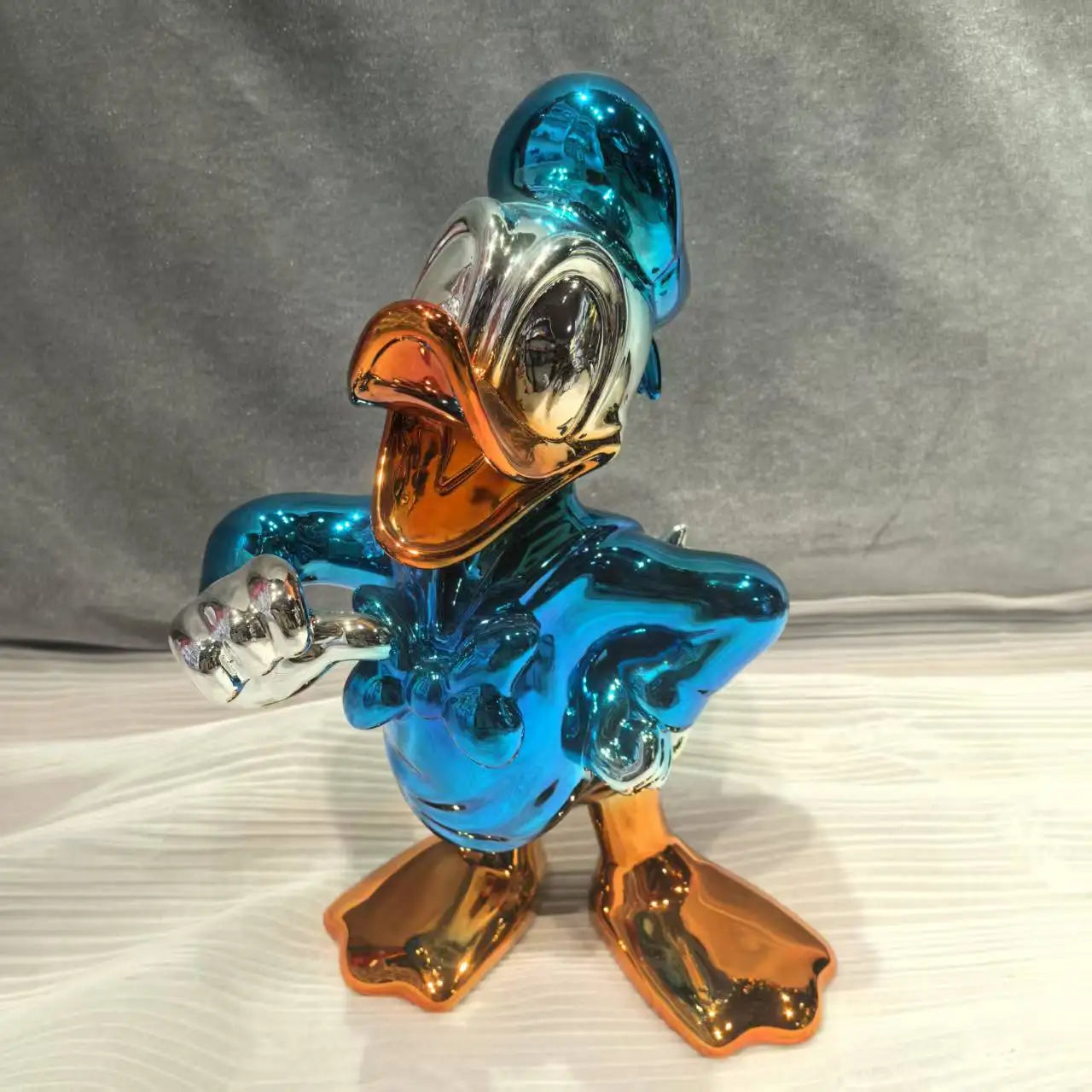 New Arrival Cartoon Duck Daisy Model Resin Statue  Electroplating Daisy Duck Pop Arts Chrome Resin Crafts for Home Decoration