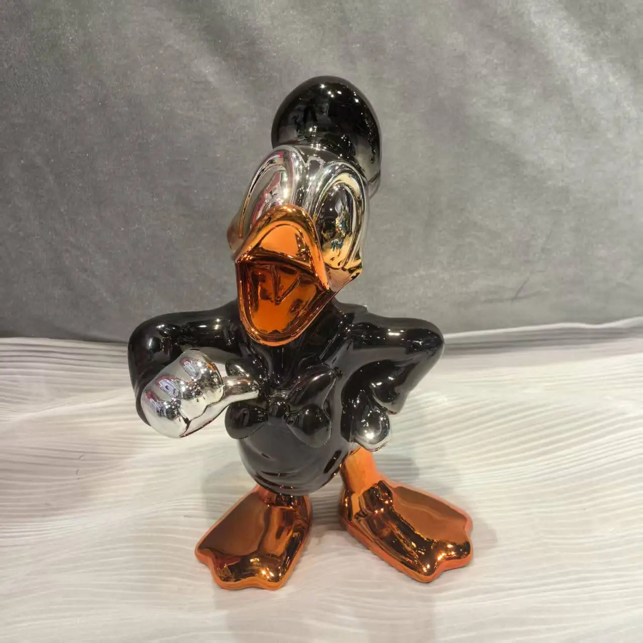 New Arrival Cartoon Duck Daisy Model Resin Statue  Electroplating Daisy Duck Pop Arts Chrome Resin Crafts for Home Decoration