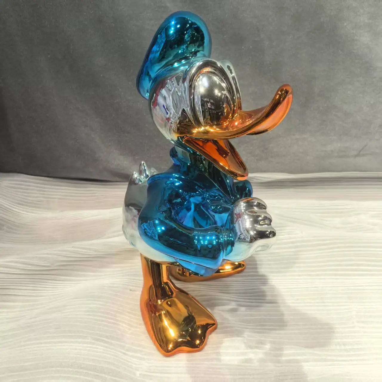 New Arrival Cartoon Duck Daisy Model Resin Statue  Electroplating Daisy Duck Pop Arts Chrome Resin Crafts for Home Decoration