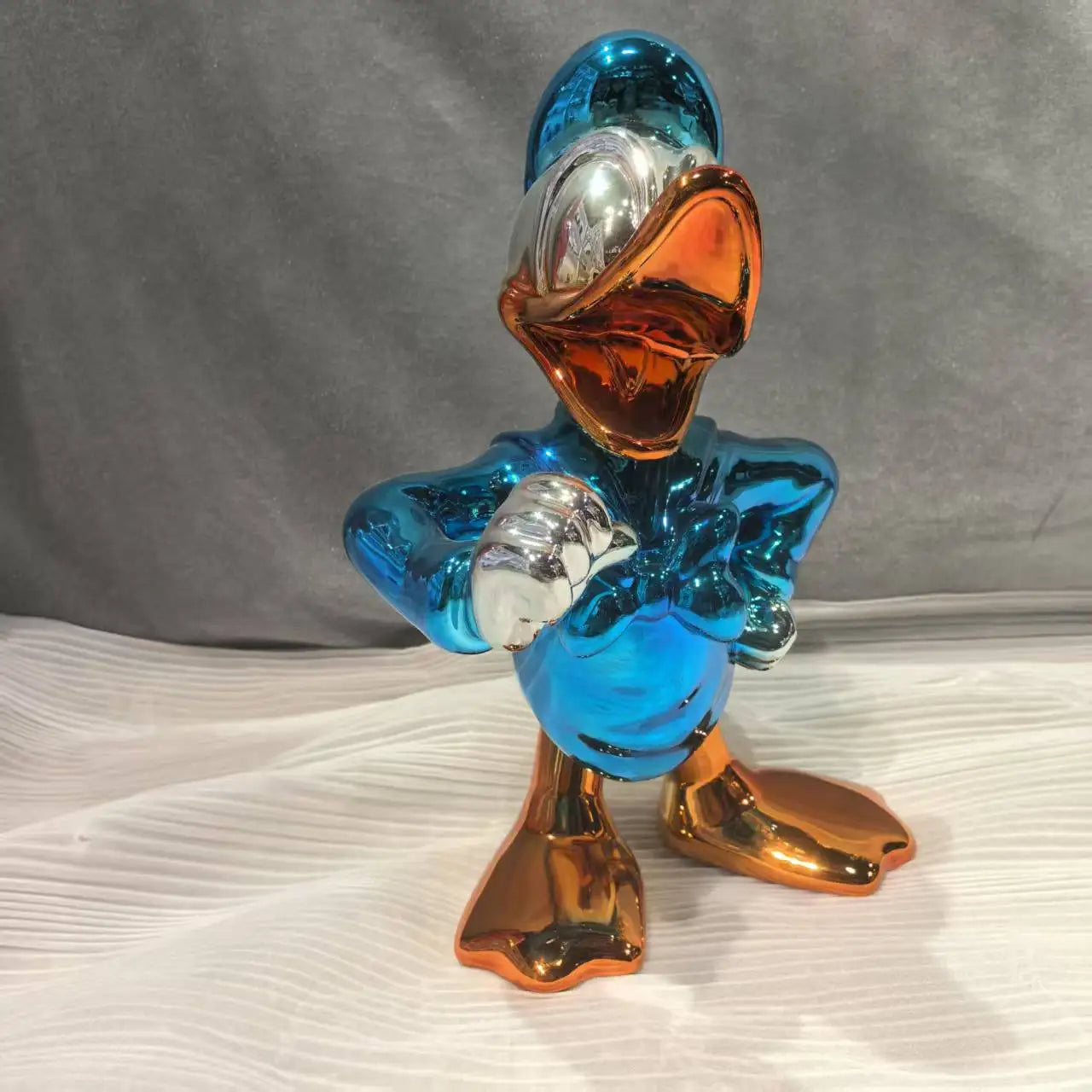 New Arrival Cartoon Duck Daisy Model Resin Statue  Electroplating Daisy Duck Pop Arts Chrome Resin Crafts for Home Decoration