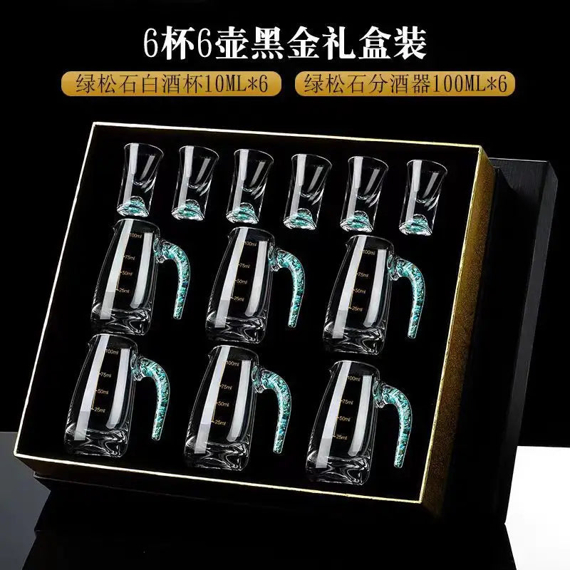 wine glass set is light and luxurious, equipped with a small wine cup, a crystal glass wine glass separator and a strong